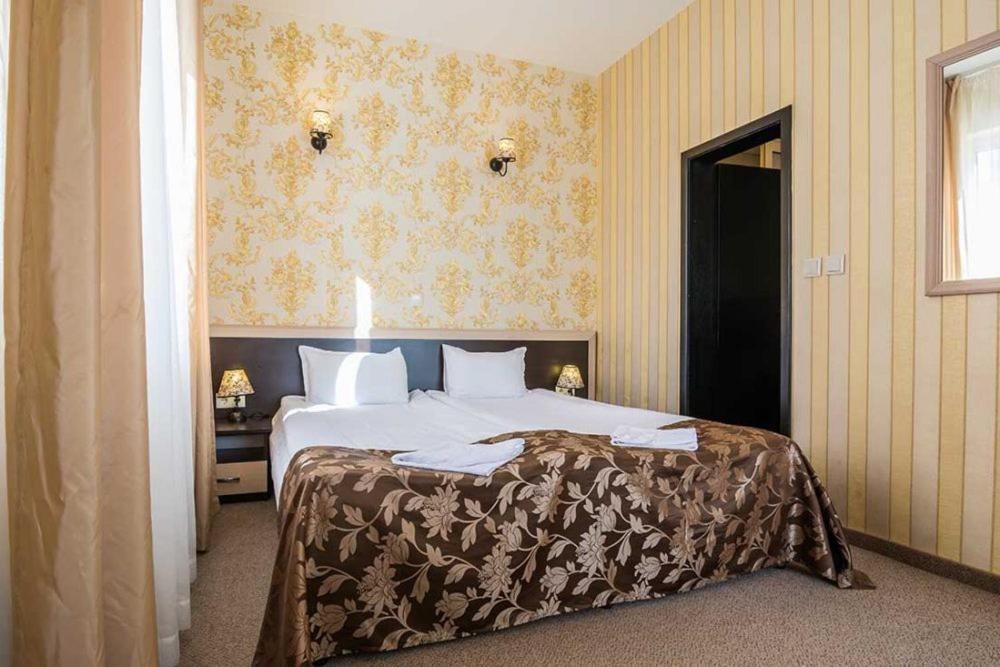 Hotel Royal ボロヴェッツ エクステリア 写真