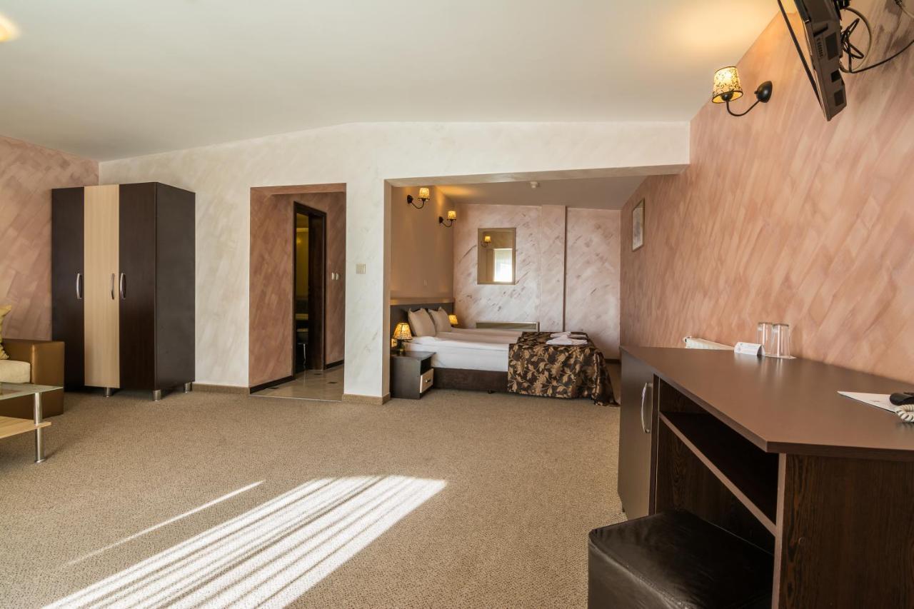 Hotel Royal ボロヴェッツ エクステリア 写真